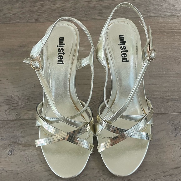 Gold heels - Picture 1 of 3